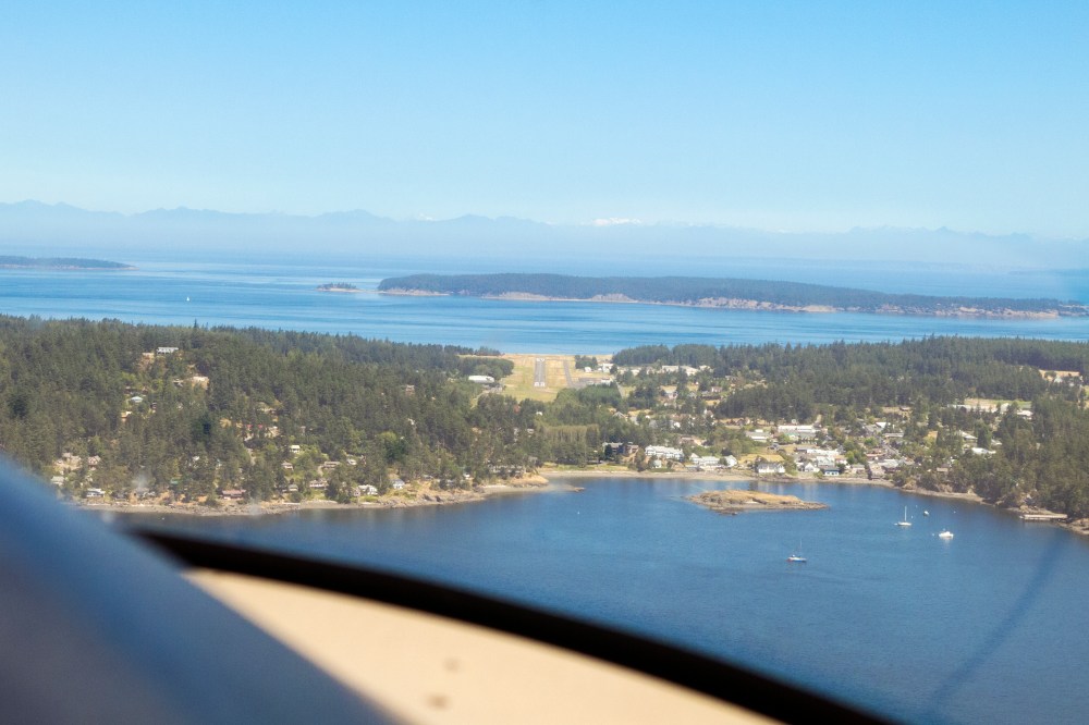 Eastsound runway 34 final approach