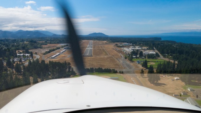 Short final approach to Port Angeles runway 26