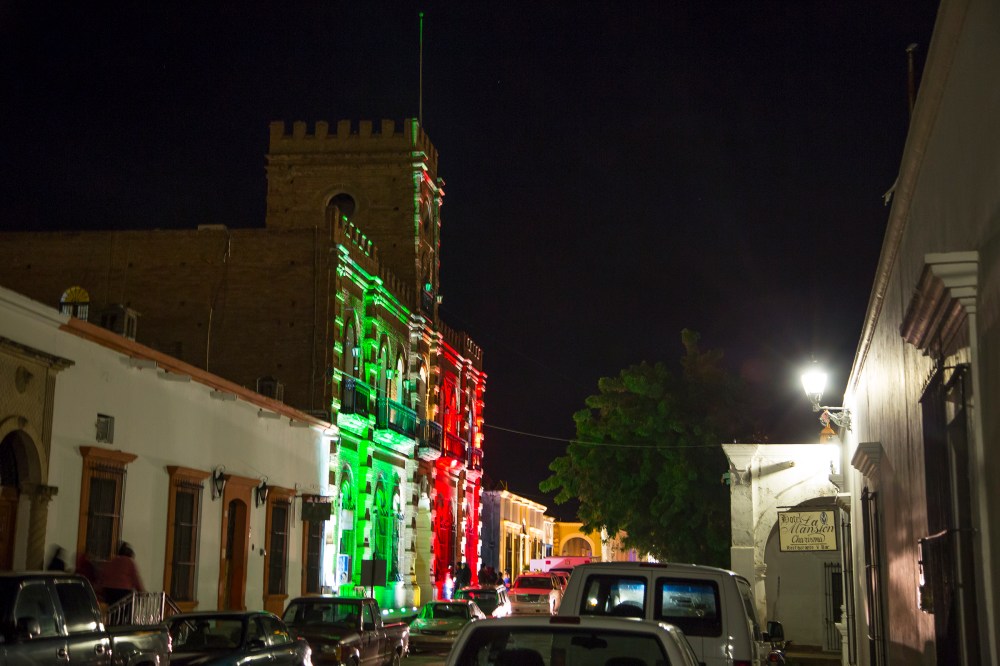 NIghttime Álamos town hall