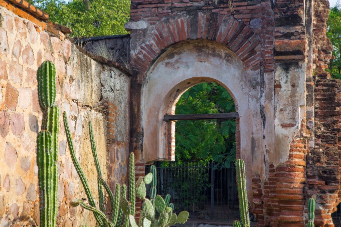 Sublime wall and arch