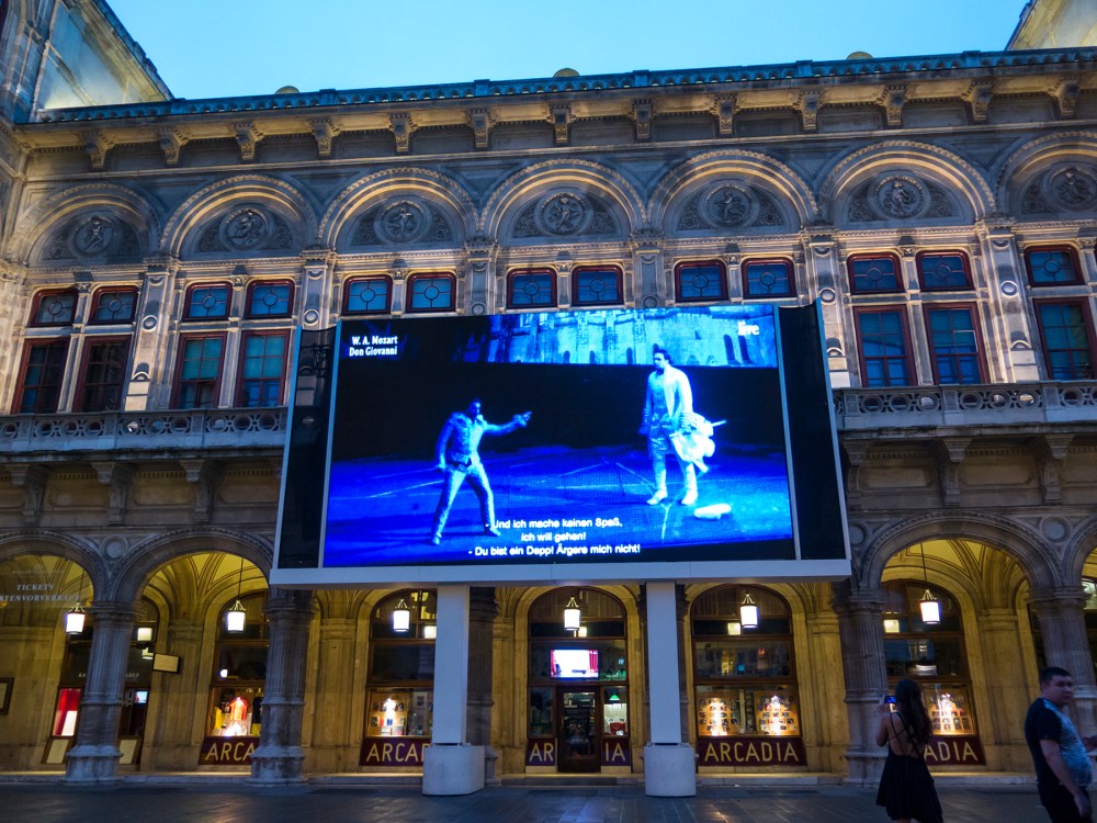 Jumbotron of Don Giovani live, Vienna State Opera House 