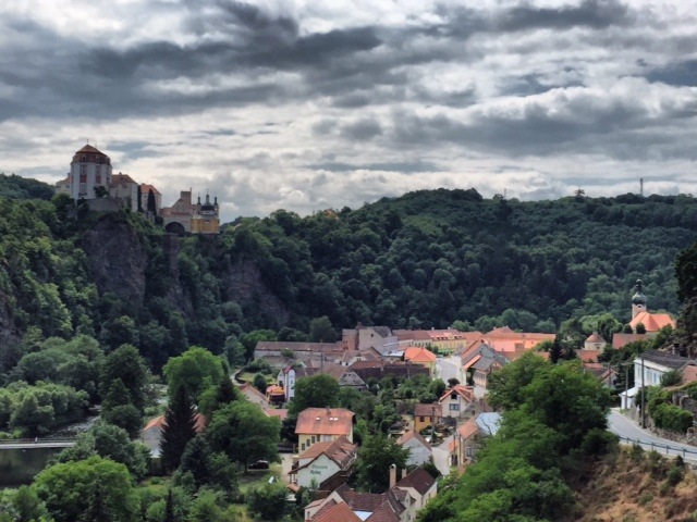 On the descent to Vranov