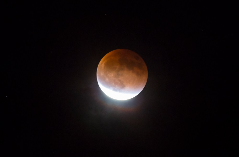 Waning umbral blood moon